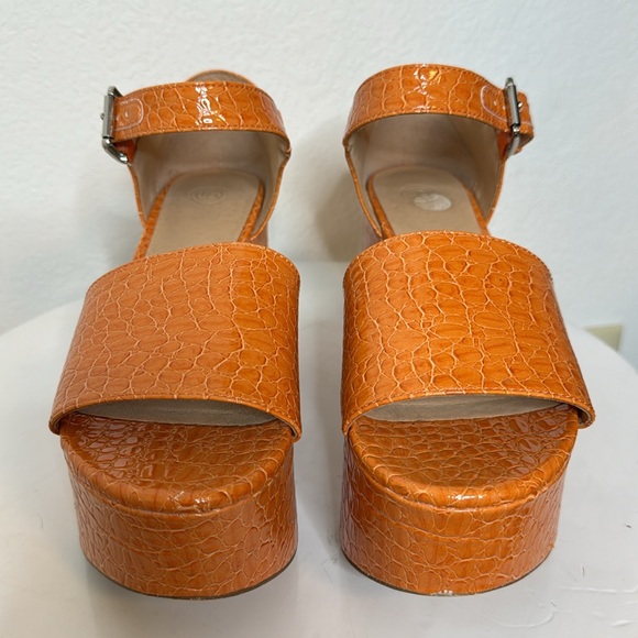 URBAN OUTFITTERS UO SOFIA FAUX LEATHER CROC EMBOSSED PLATFORM SANDALS - Picture 3 of 15